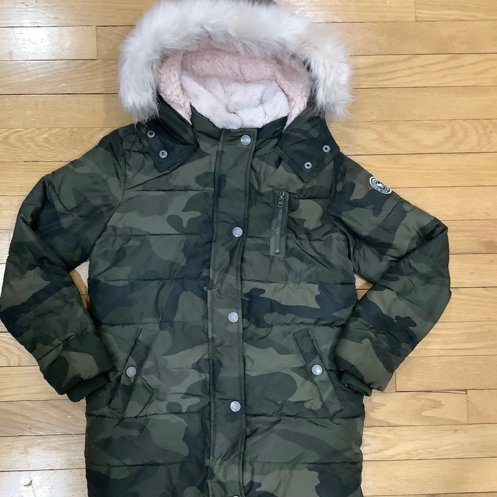 Abercrombie kids puffer coat jacket size 9–10 in great condition.